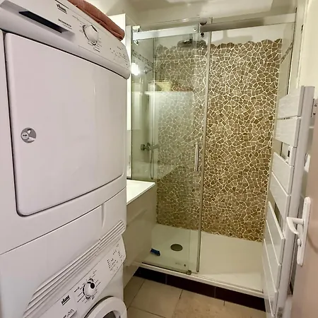Vue - Fr-1-652-63 Apartment *
