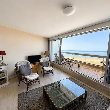 Vue - Fr-1-652-63 Apartment *